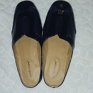 Women's ComfortView Navy Blue Slip ons 7 1/2 W